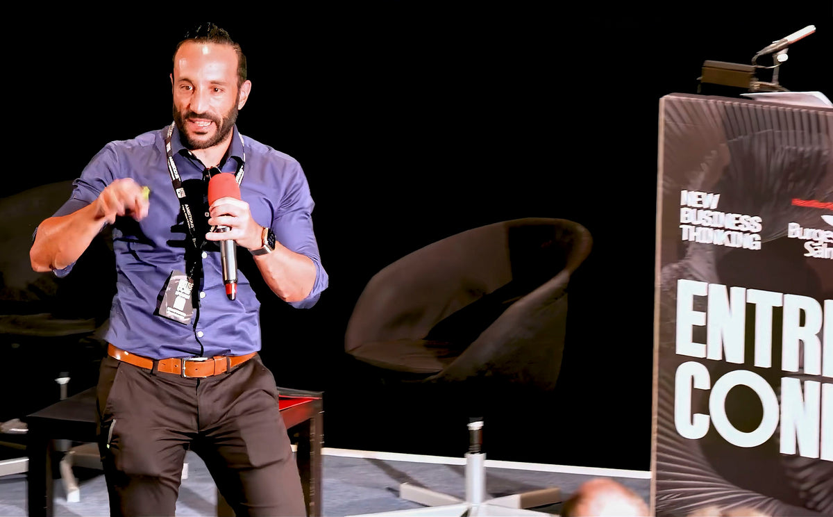 Dr. Bruno Oliveira delivering a keynote speech on AI Entrepreneurship and Strategy at EntreConf, demonstrating the GustoMind approach.